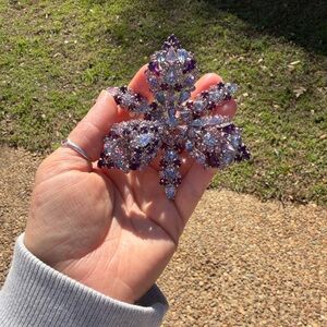 Vintage Rhinestone Brooch from the 1950s-1970s era, excellent condition.
